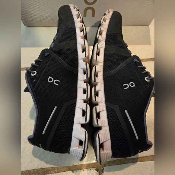 ON Cloud Women's Sneakers - Picture 2 of 8